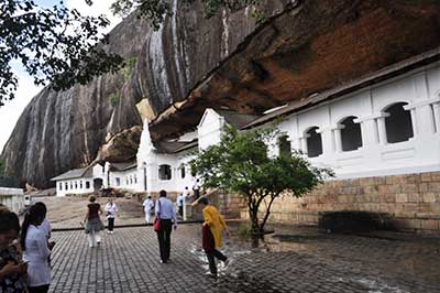 Dambulla Cave Temple | elephanttoe.com