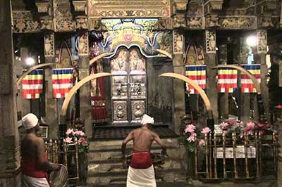 Kandy Tooth Relic Temple | elephanttoe.com