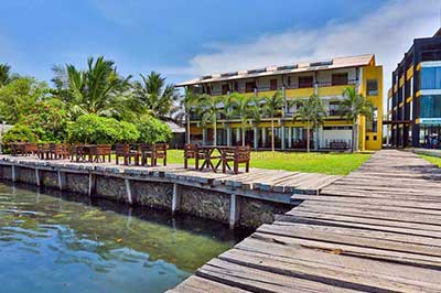 Negombo Lagoon | elephanttoe.com