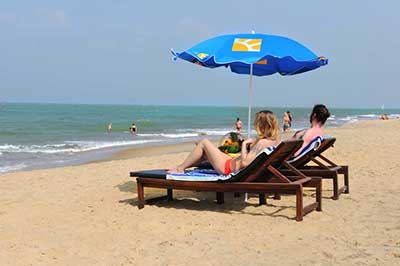 Negombo Beach Relax | elephanttoe.com