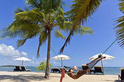 Relax In Pasikuda Beach  | elephanttoe.com