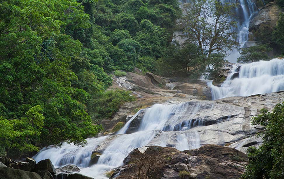 Sri Lanka Rawana Fall | elephanttoe.com